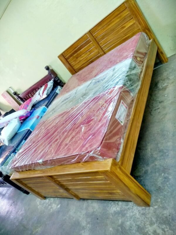 Simple and strong cot queen size